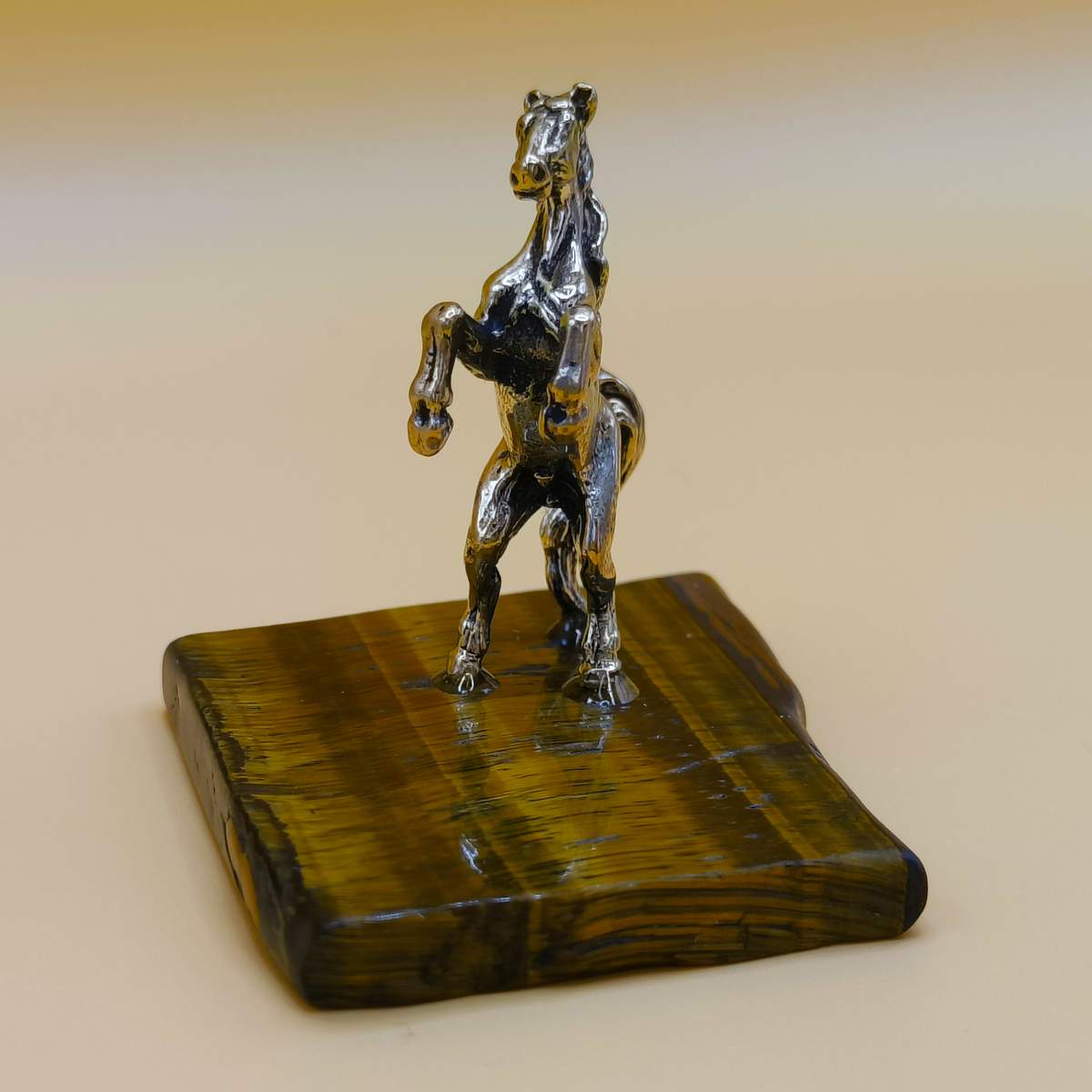 Бронза Конячка на камінці фігурка 01100