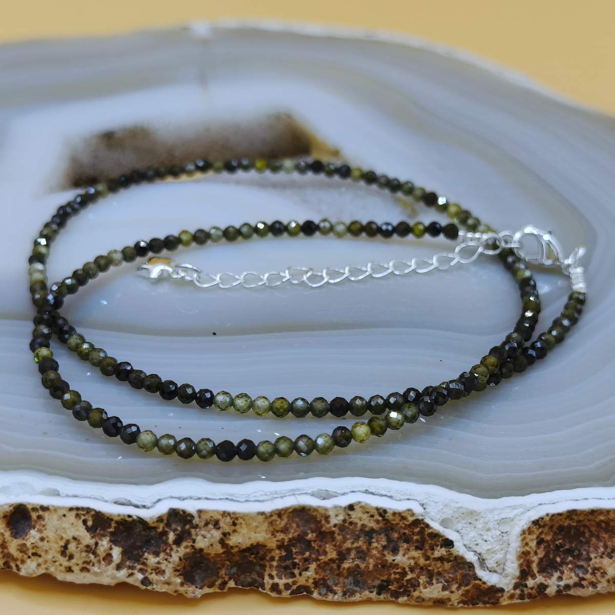 Турмалін Зелений чокер куб 2,5мм 01350