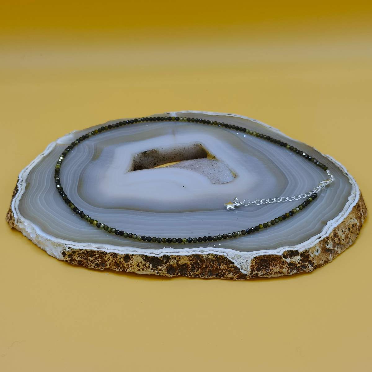 Турмалін Зелений чокер куб 2,5мм 01350