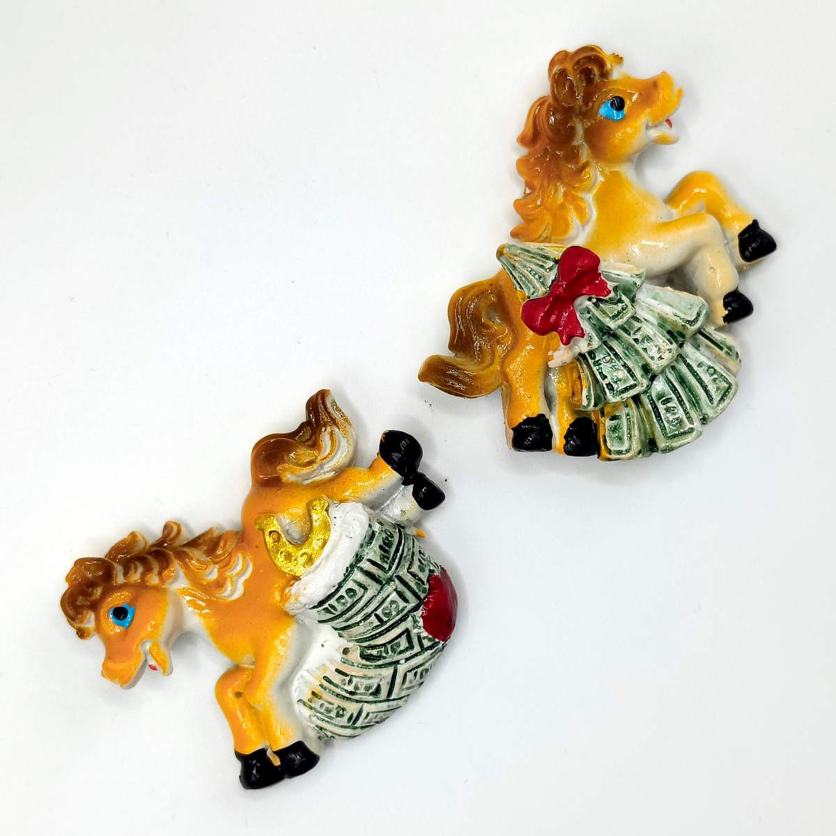 Конячка символ року магніт 080