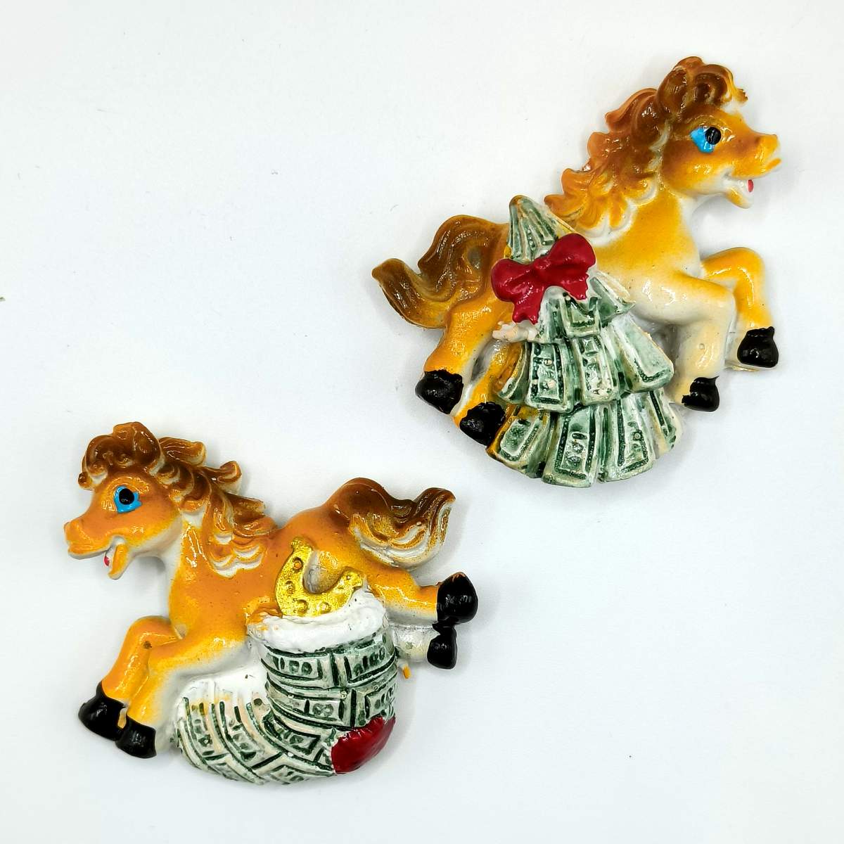 Конячка символ року магніт 080