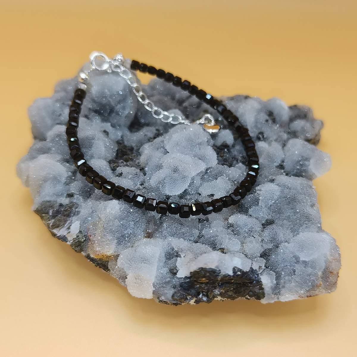 Браслет Турмалін чорний куб 2мм 0800