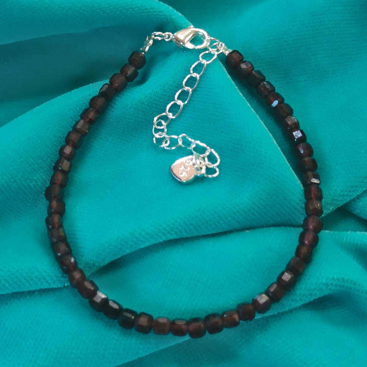 Браслет Гранат куб 2,5мм 0700