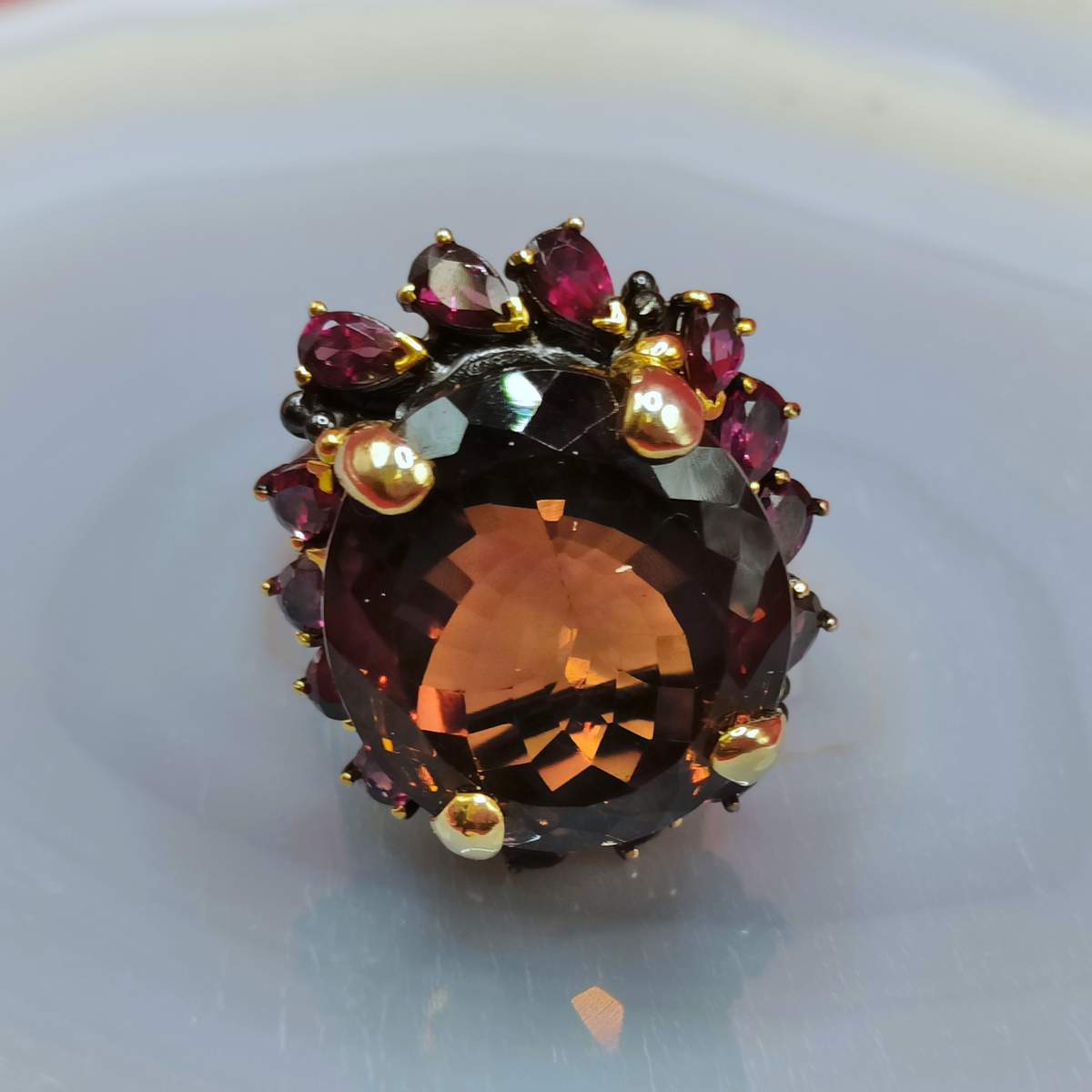 Раухтопаз+ Гранат каблучка р.18 023000