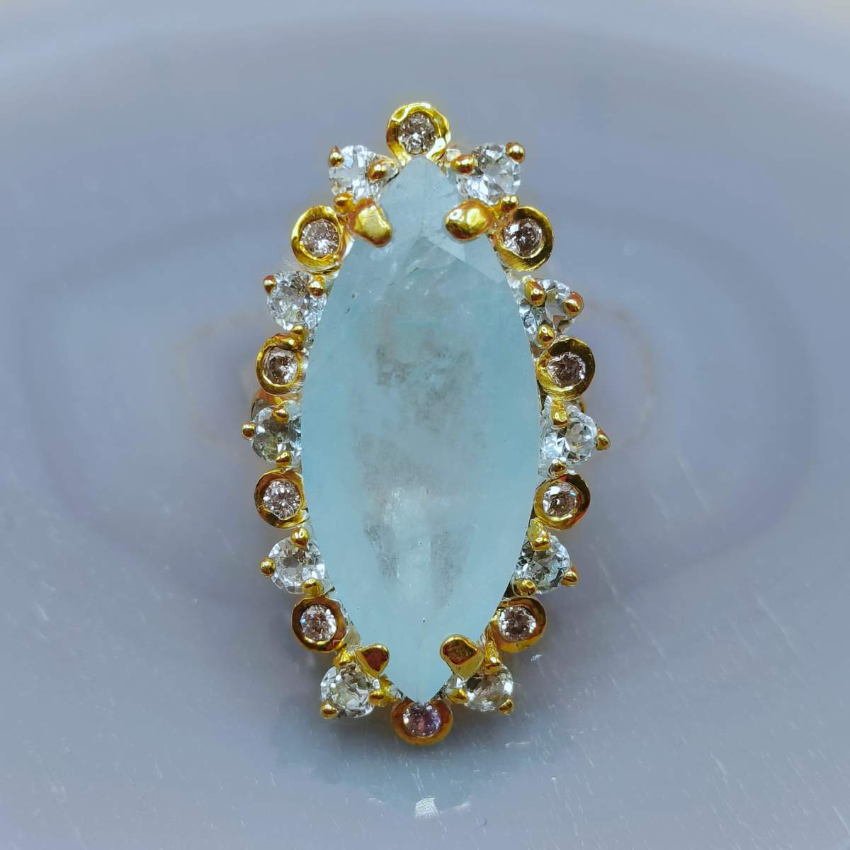 Аквамарин+ Топази каблучка /р.17,5/ 012000