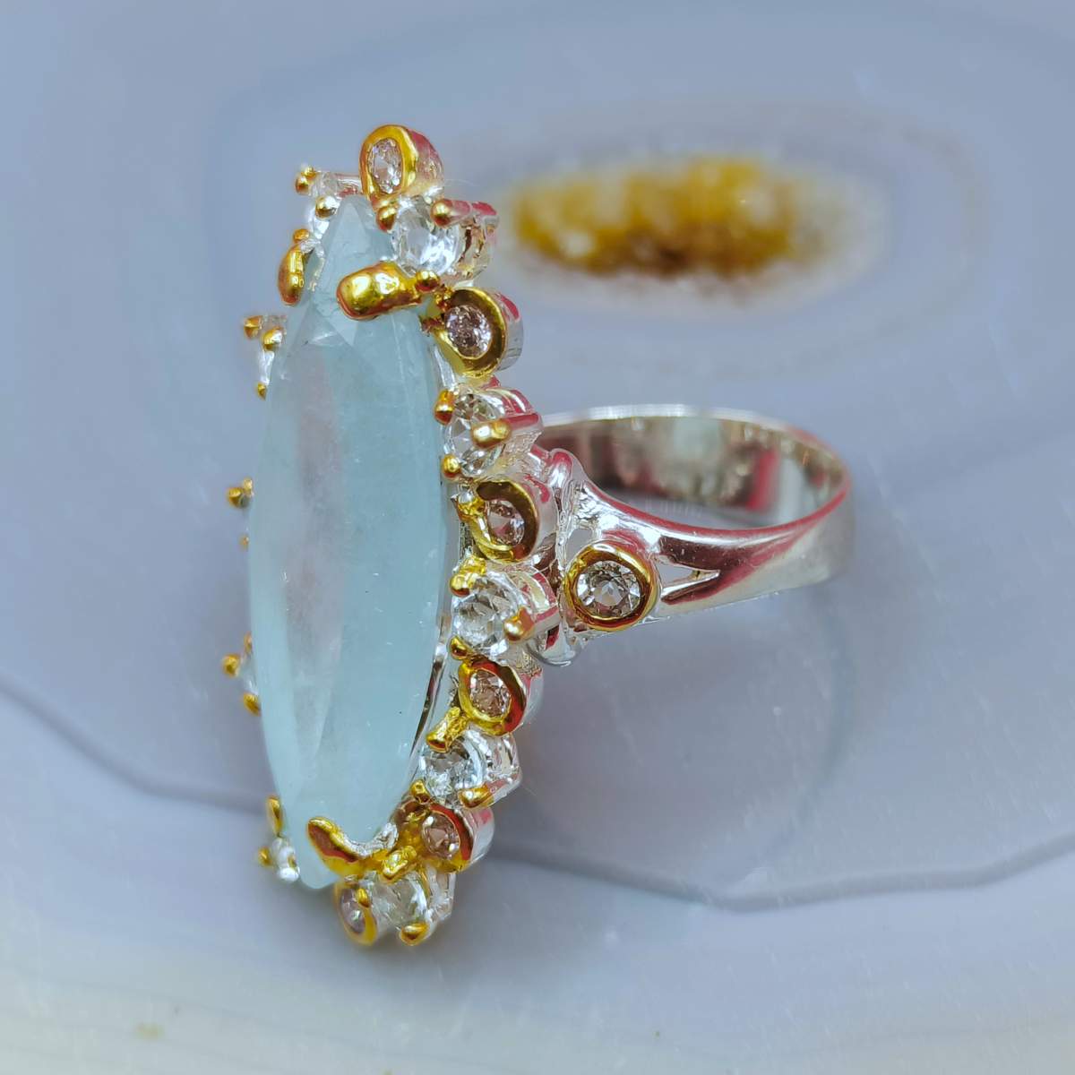 Аквамарин+ Топази каблучка /р.17,5/ 012000