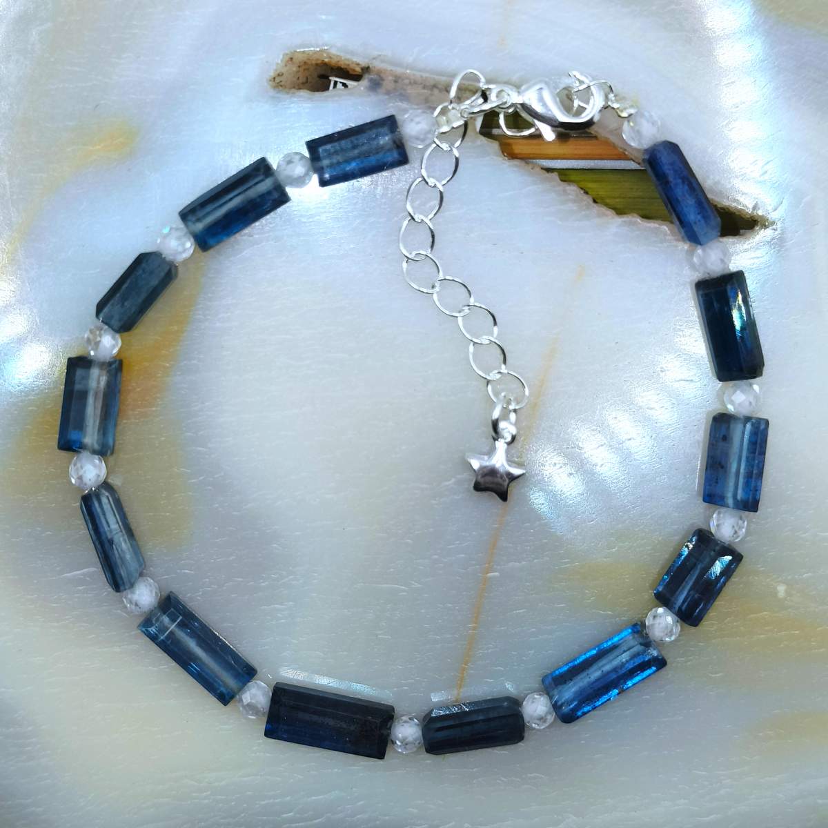 Браслет Кіаніт синій палички 02700