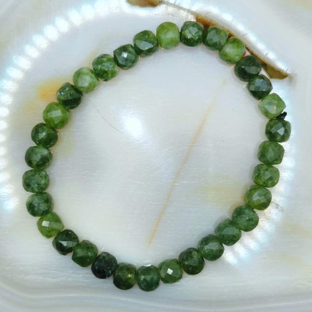 Браслет Нефрит куб 5,7мм 0700