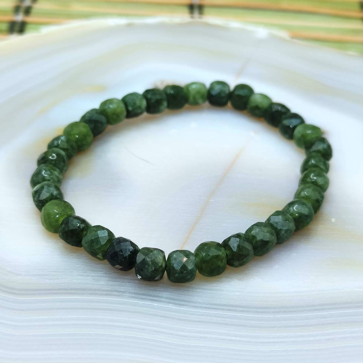 Браслет Нефрит куб 5,7мм 0700